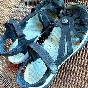 Keen Rose sandal. Size 7
